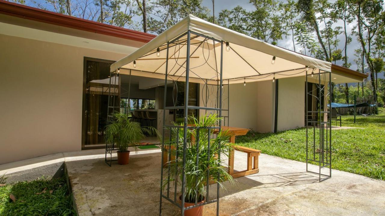 River Paradise Villa With Private Jacuzzi La Fortuna Bagian luar foto