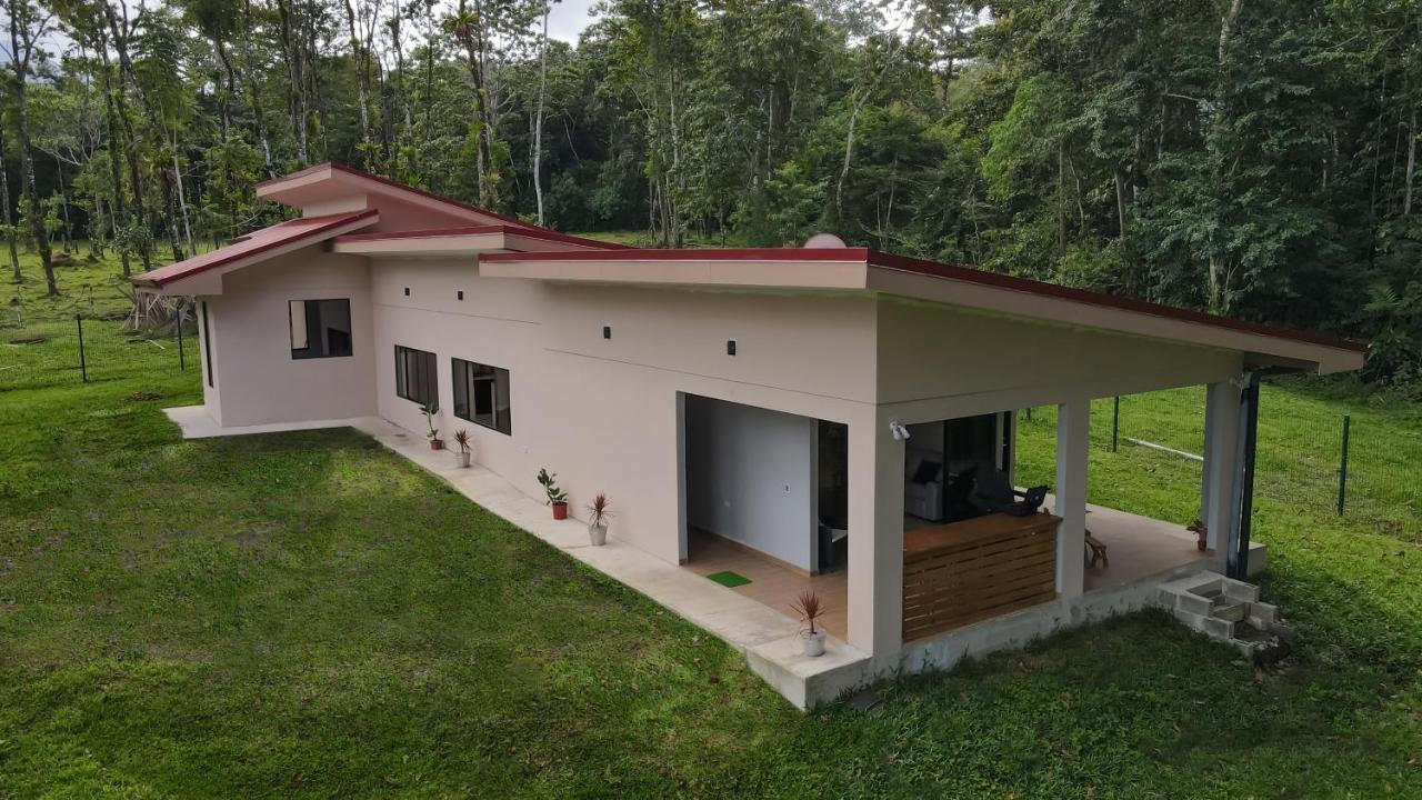 River Paradise Villa With Private Jacuzzi La Fortuna Bagian luar foto
